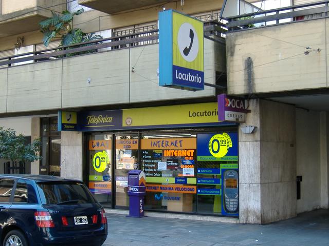 Cybercafe with public phones in Rosario