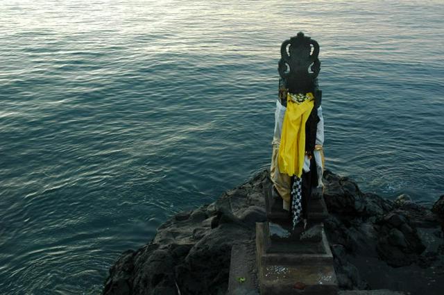 Brahma's empty throne, Batu Bolong