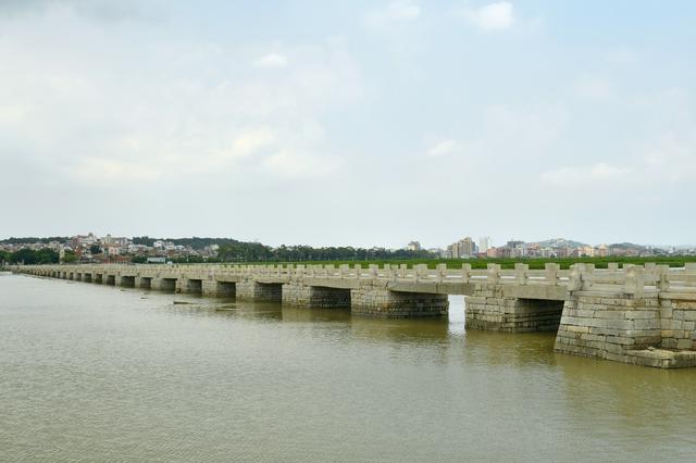 Luoyang Bridge