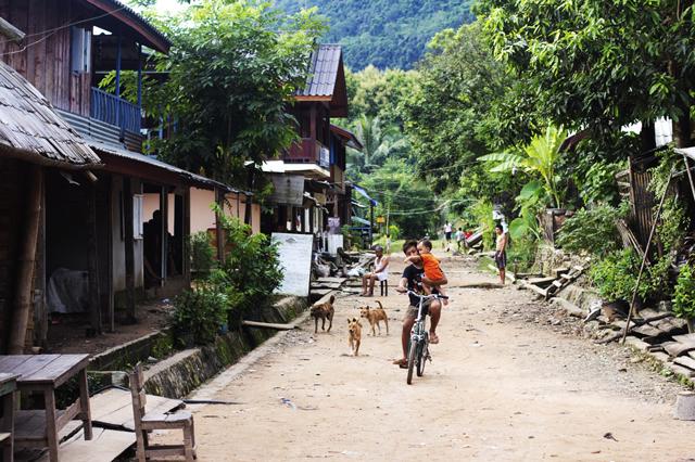 Muang Ngoi main street