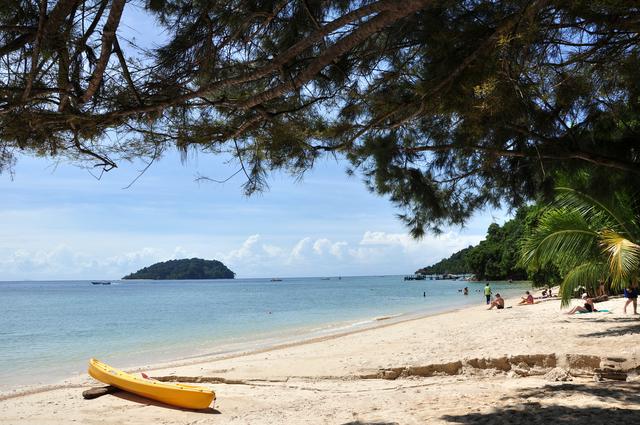 A beach on Manukan Island