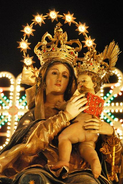 Statue of Maria Santissima dei Miracoli during the solemn procession.