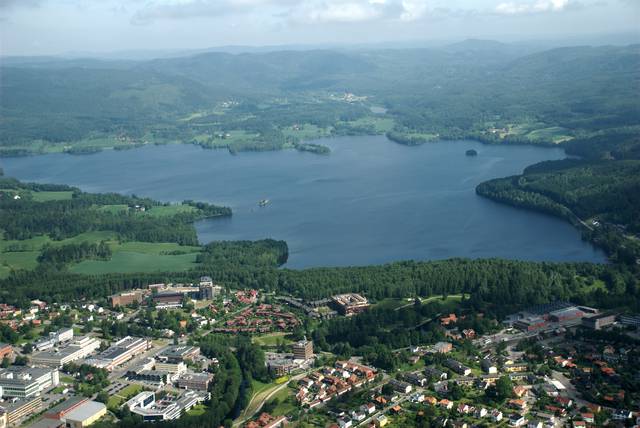 The wide forest/hills, Marka, begins imidiatly at the built up area. Maridalen lake and Marka beyond.