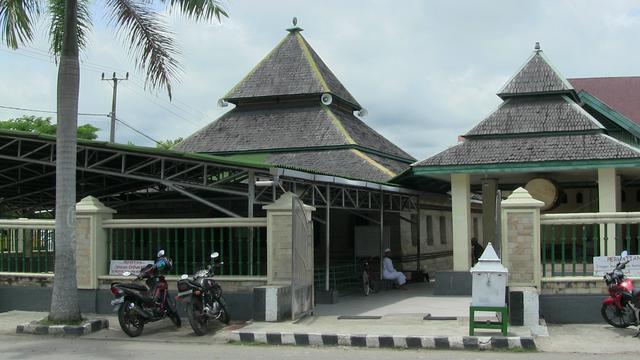 The Old Mosque from 1604 still standing proud