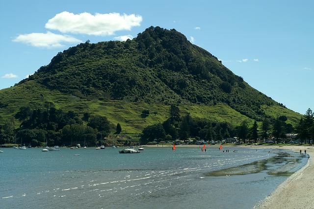 Mauao and beach (looking north)