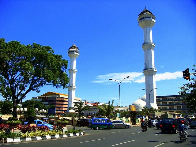 The minarets of the Grand Mosque, behind the Alun-alun.