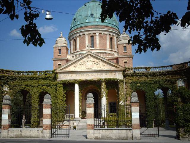 Entrance to Mirogoj cemetery