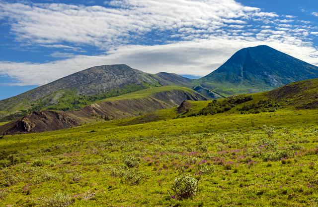 Mountains near Sluice Rapids