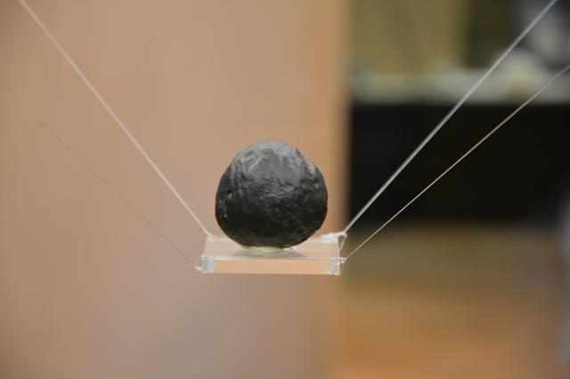 An iron meteorite exhibited at the Mineralogic Museum.