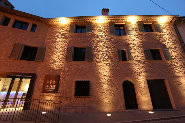 Musée d'Art Classique à Mougins at night