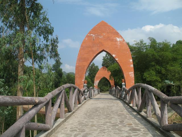 Bridge after the ticket office, My Son