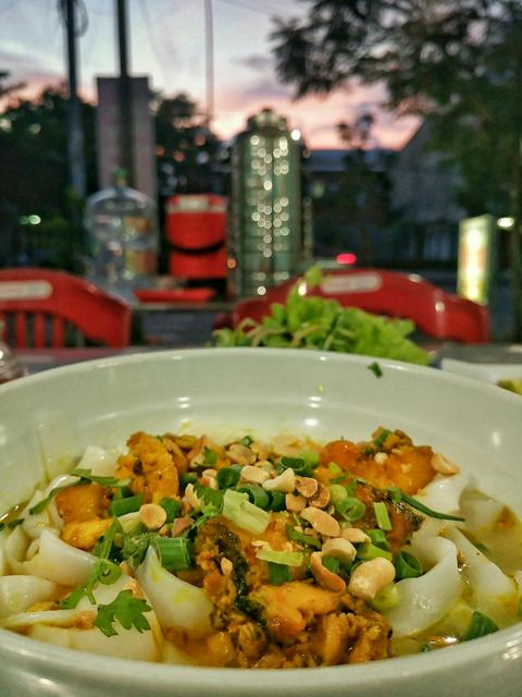 Mỳ quảng cá lóc ở Đà Nẵng at Quán Dung Mỳ Quảng, Tp. Đà Nẵng. Quảng Province style noodles with snakehead fish.