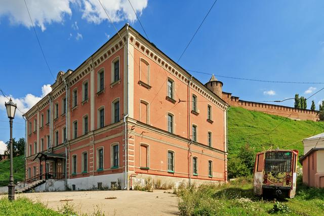  Built by an Old Believer (ultra-Orthodox) Christian millionaire A.P. Bugrov as a homeless shelter, the former "Bugrov Flophouse" now houses the local office of the Federal Migration Service, the Russian passport and immigration authority