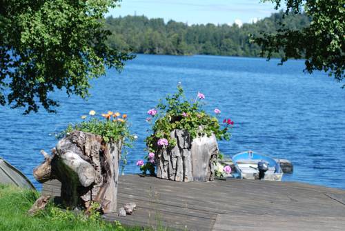 Daniels Lake Lodge B&B