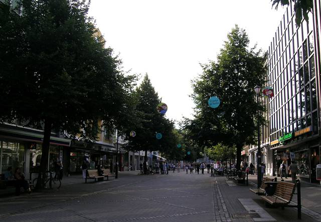 Many bars and clubs are at Nordre gate, "North Street"