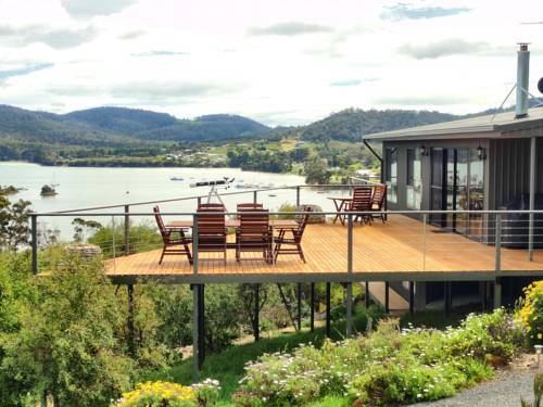 Storm Bay Guest House & Cottage