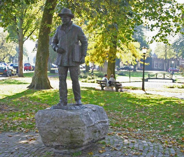 Statue of Vincent van Gogh in Het Park