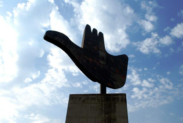 Le Corbusier's Open Hand