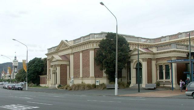 Toitū Otago Settlers Museum, with Railway Station (left background)