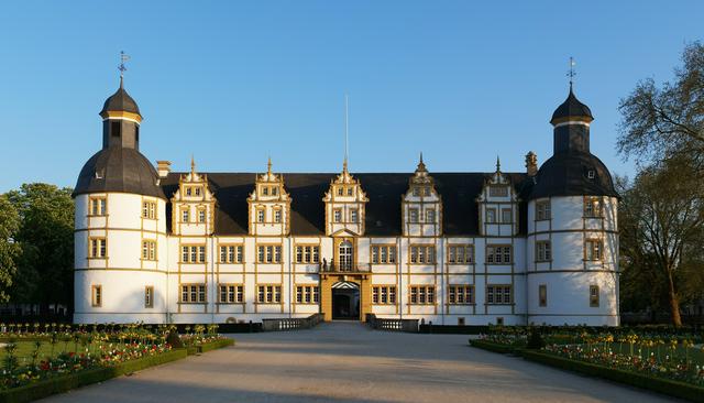 Schloss Neuhaus