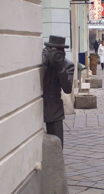 The Paparazzo statue which stood in the Old Town until 2013 has been moved to Restaurant UFO.