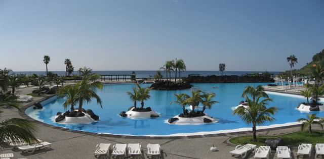 A pool in Parque Marítimo César Manrique