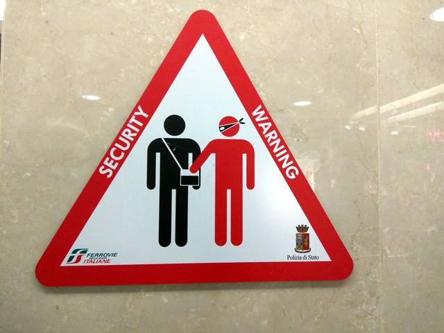 Pickpocket warning sign in Porta Nuova train station