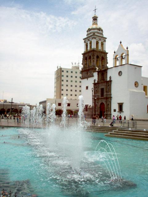 Miguel Hidalgo Square, with Irapuato Cathedral and the Fountain of Dancing Water