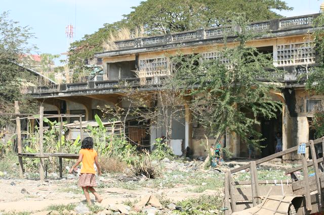 For those who look a little closer, Poipet has some vibrancy in the slums around the old station