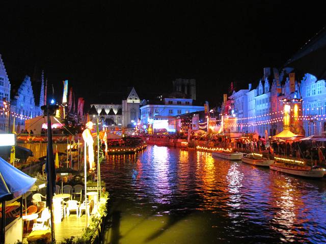 Polé polé Festival during Gentse Feesten in 2009, by night