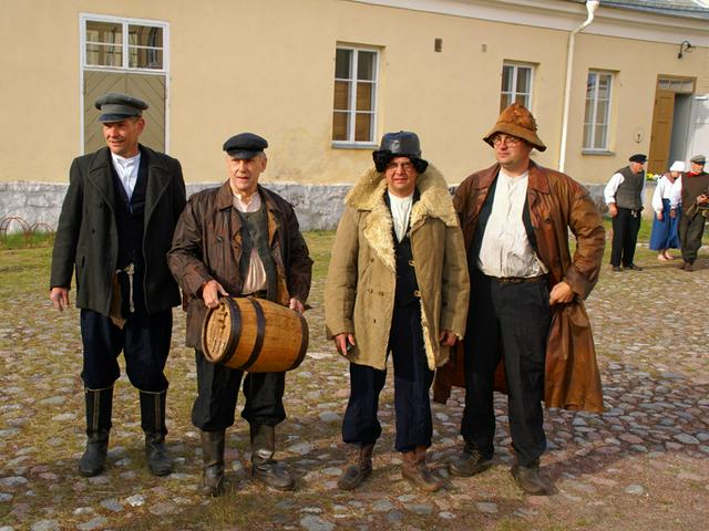 A boat crew of the yearly rowing and sailing competition honouring villagers with duty of mail transport over the sea, winter as well as summer.