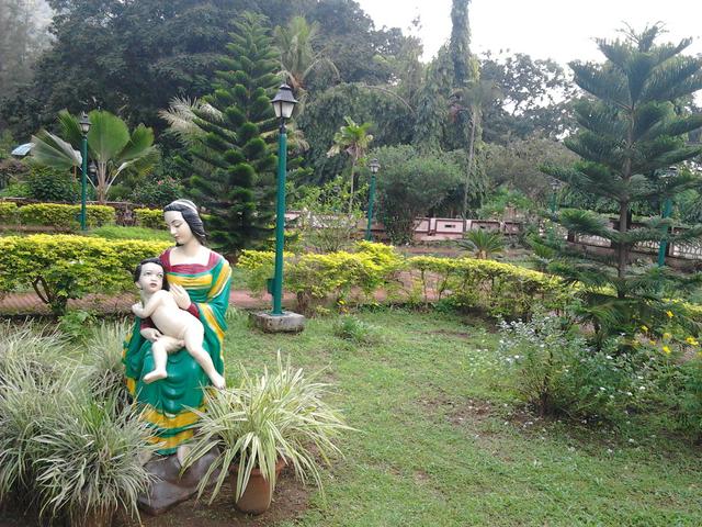 The Garden near the Pothundy Dam has many statues.