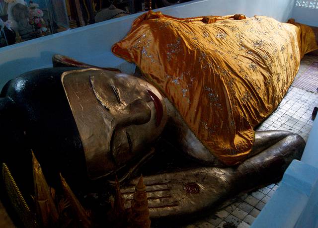 The reclining Buddha at Wat Preah Prom Rath