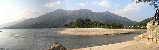 Pui O beach is a great destination for campers at Sai Kung East Country Park