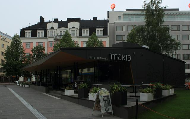 Puistokahvila Makia and Puistola (the pink building in the background)