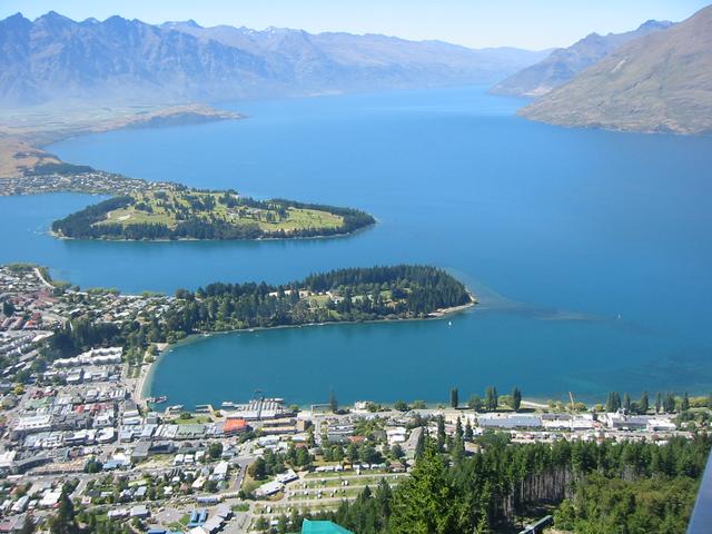 With beautiful lakes, sprawling mountain ranges, cherry blossoms and alpine forests, Queenstown is home to some of the most stunning scenery in the world