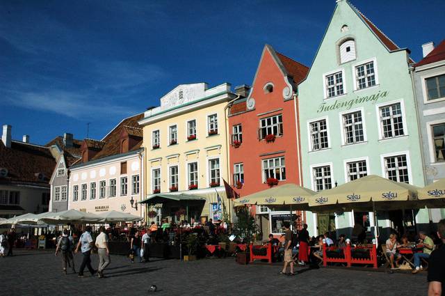 Restaurants and cafes on Raekoja plats