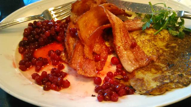 Raggmunk: Potato, wheat pancake with fried pork belly and lingonberries