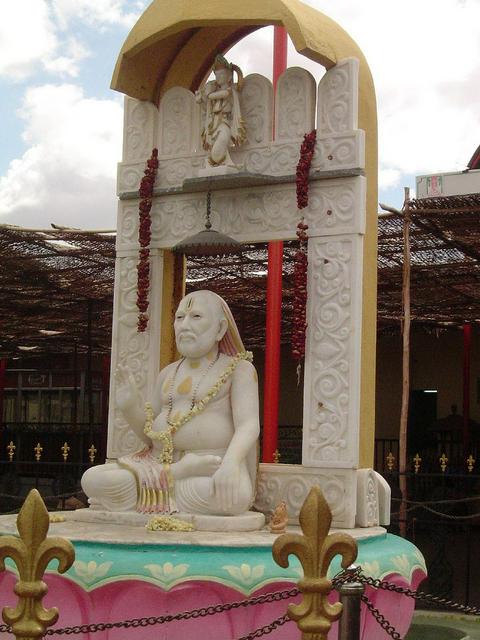 Statue of the sage Raghavendra at the entrance to the temple