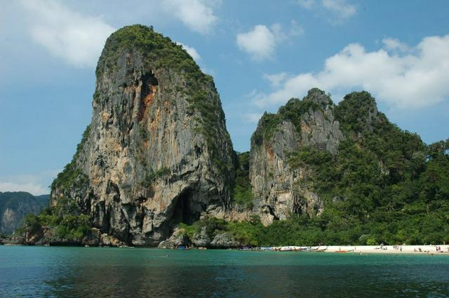 The mighty Thaiwand Wall with Phra Nang Beach on the right