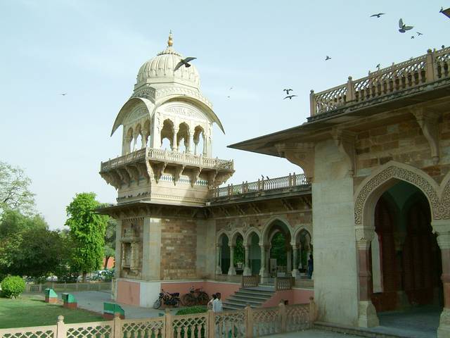 The Albert Hall Museum is in the Ram Niwas Garden