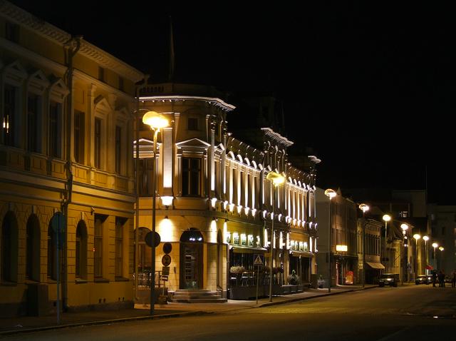 Rantakatu street by night