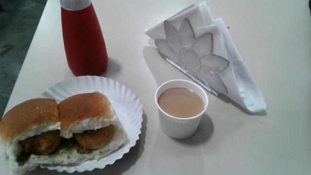 Vada Pavu at Relilance Market, Yelwala