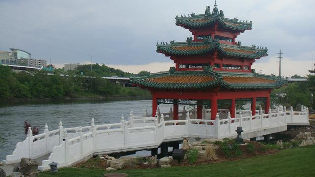 Robert D. Ray Asian Gardens along the Des Moines River