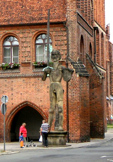 Roland statue in front of St Mary's Church