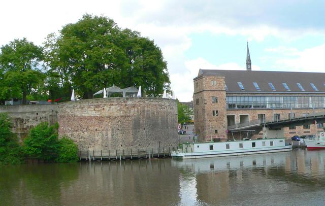 Rondell with beer garden on the top (left)