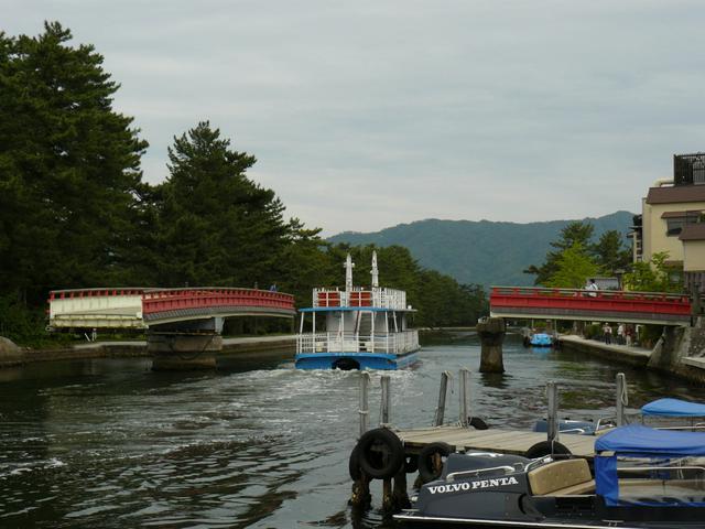 Rotating bridge