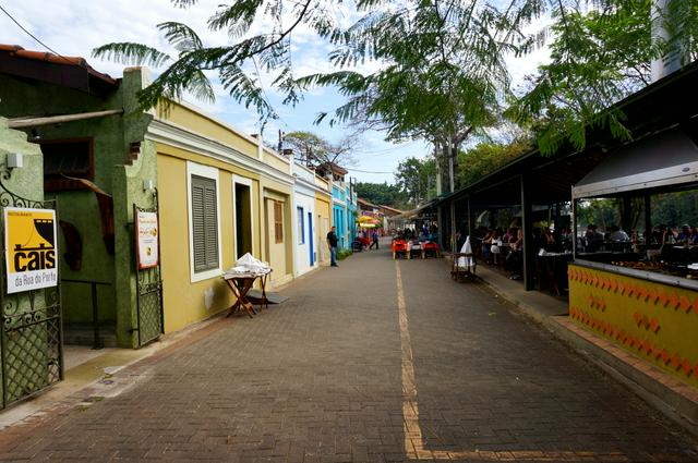 Rua do Porto, next to the Piracicaba river, is one of the city's main gastronomic centers.