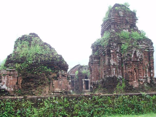 Impression of the ruins of My Son temple complex