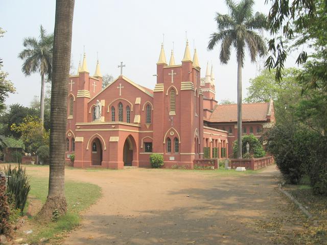 Sacred Heart Church (built in 1875), right in the market place, presenting Asansol's colonial charm